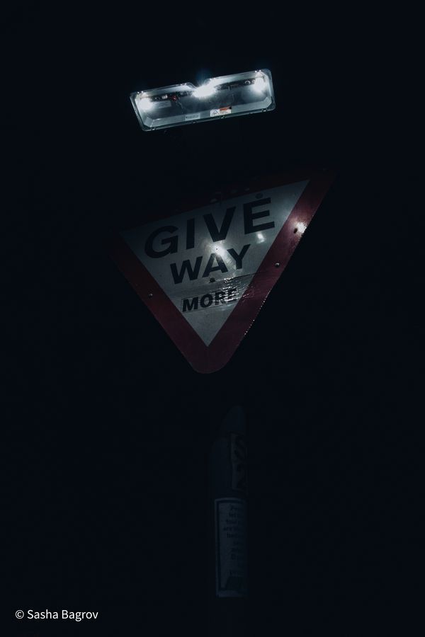 A photo of a give way sign