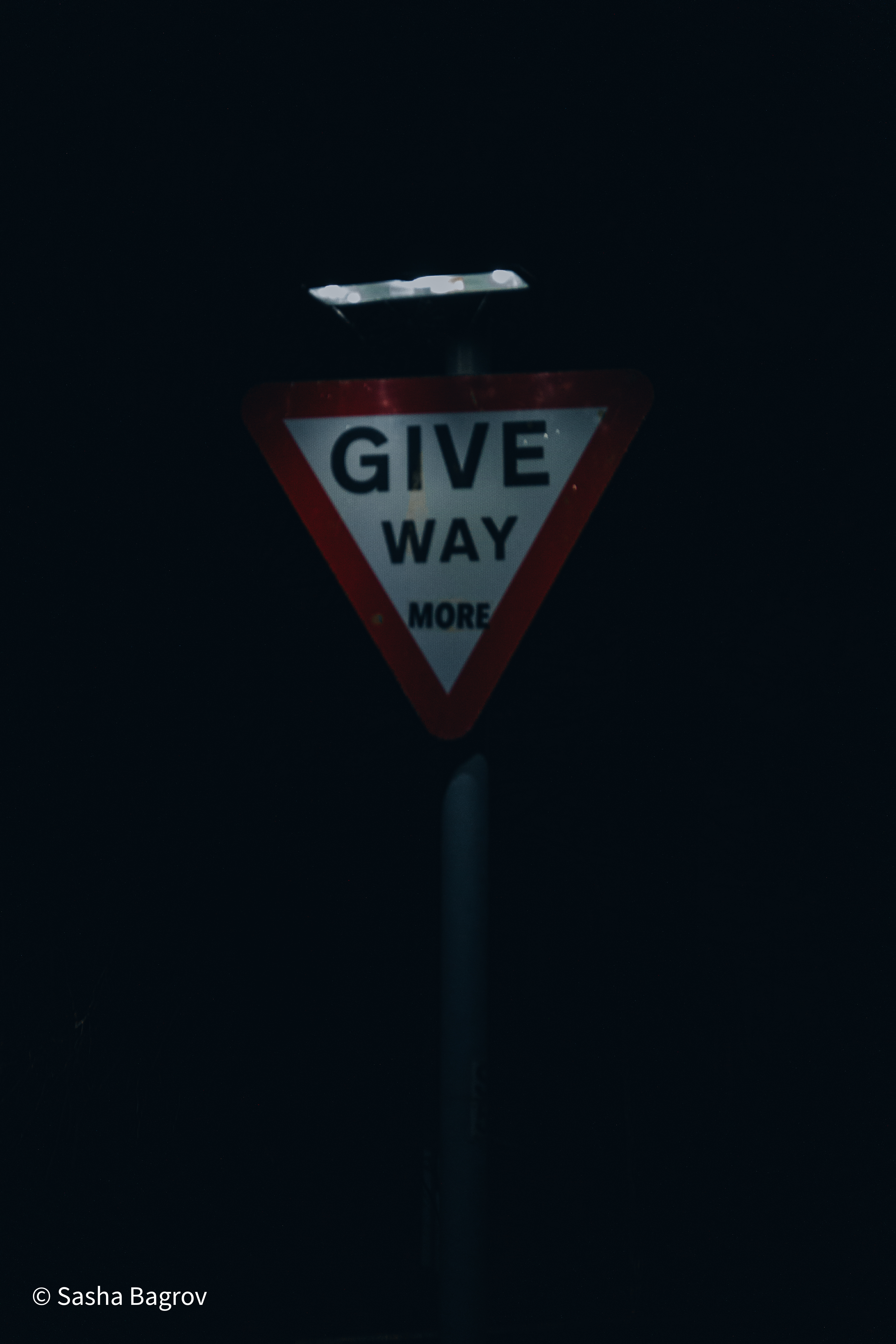 A photo of a give way sign