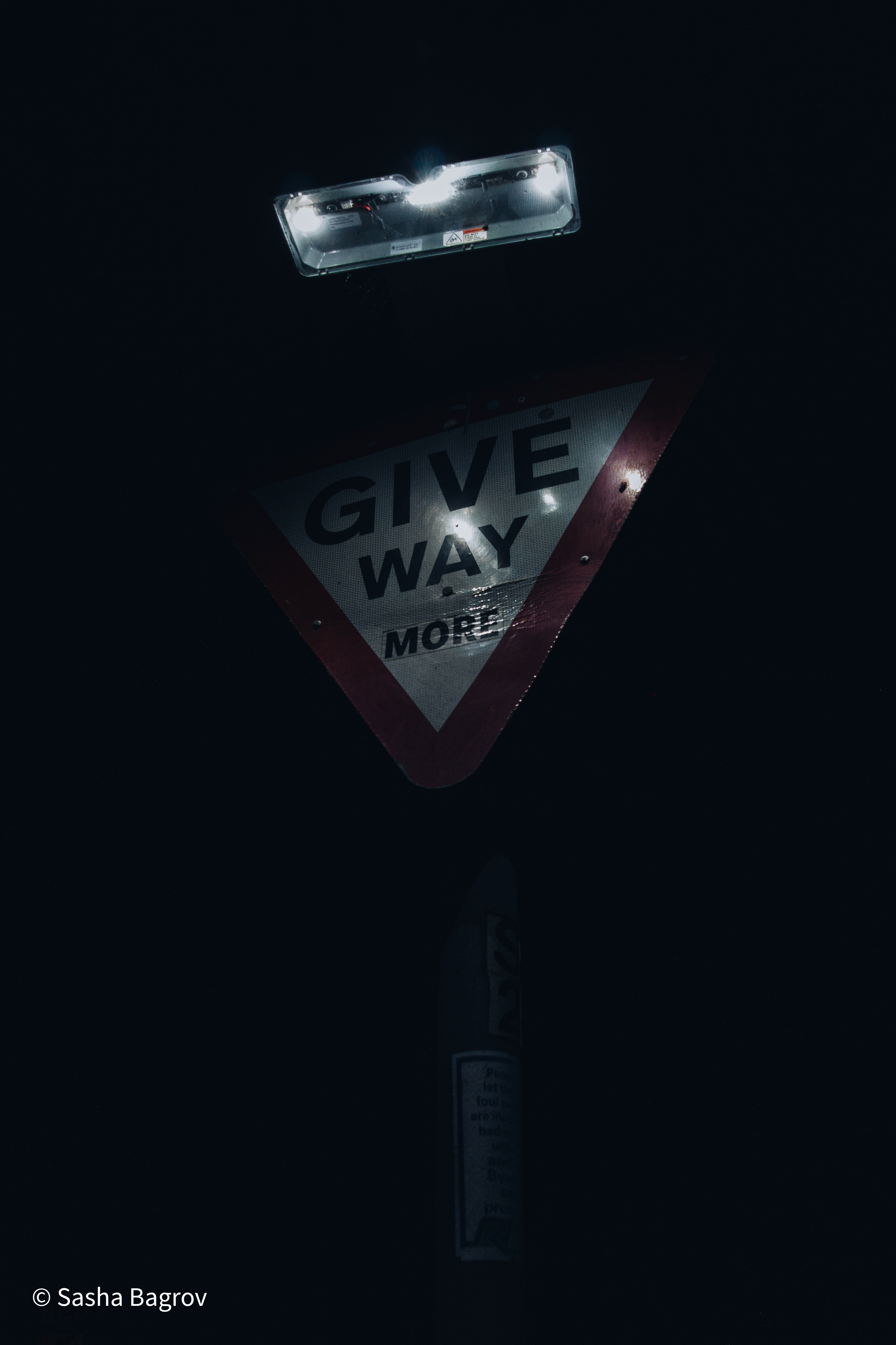 A photo of a give way sign